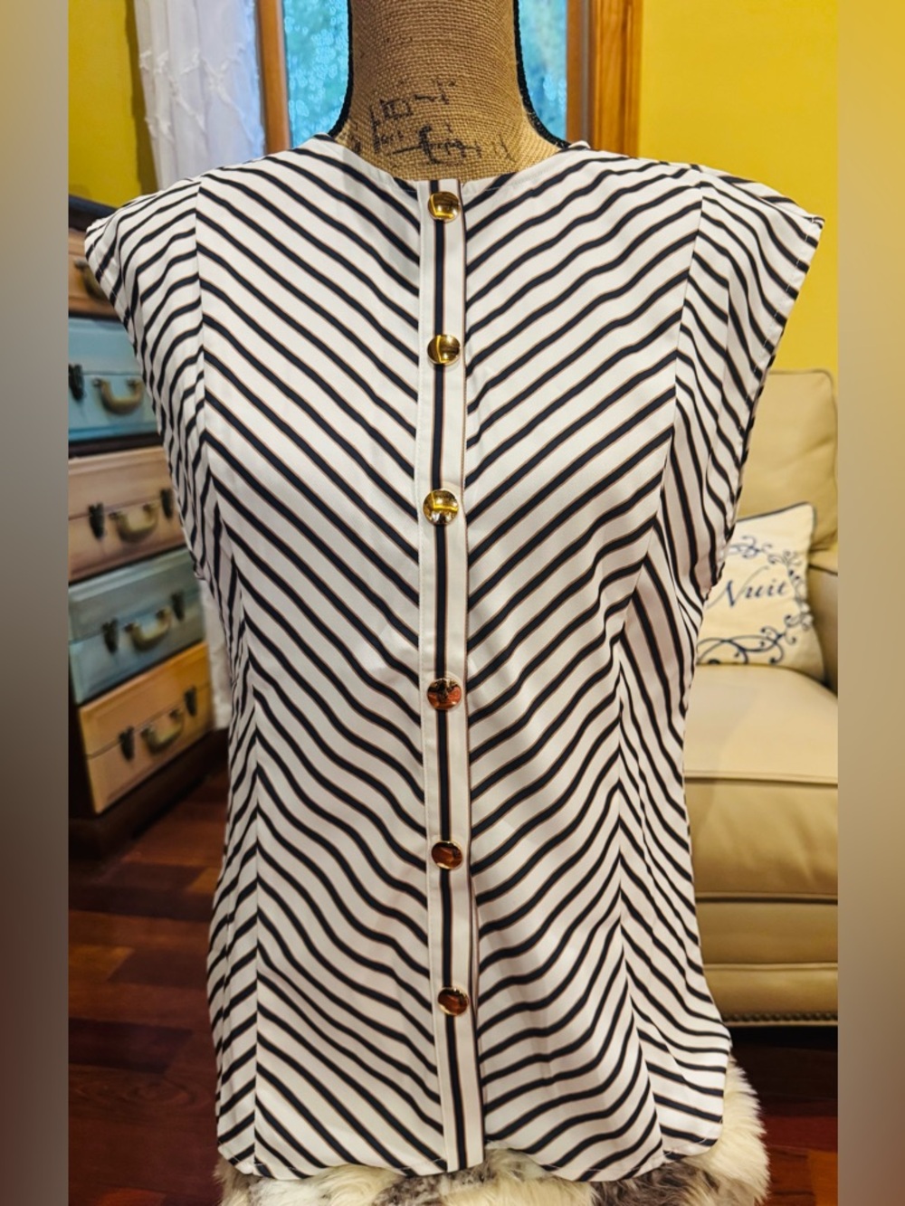 Commense cap sleeve top with belt NWT